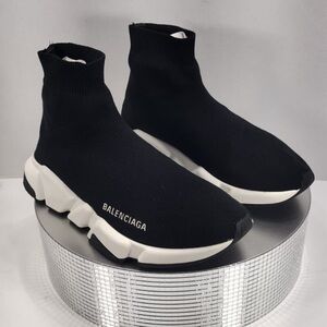 Balenciaga Black Sock Sneakers size 8 pre
Owned Exellent condition